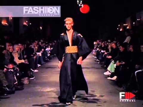 Fashion Show "Alexander McQueen" Autumn Winter 2006 2007 Menswear Paris 3 of 3 by Fashion Channel