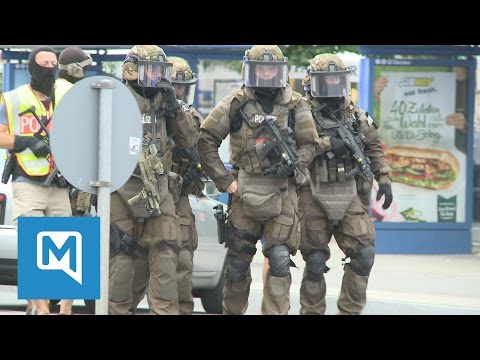 Amoklauf in München: SEK patrouilliert vor dem OEZ