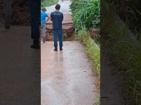 Ponte desaba entre Pequizeiro e Araguacema após chuvas intensas