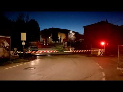 Passaggio a livello di via Buenos Aires a Canelli (AT) - Level crossing - Bahnübergang