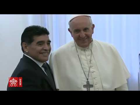 Il Papa ricorda in preghiera Maradona: nel video il loro ultimo incontro