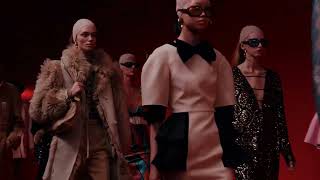 Valentino — Valentino Le Méta-Théâtre Des Intimités