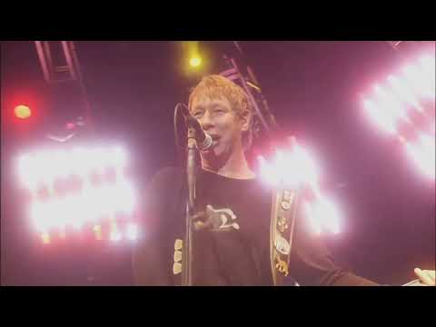 Status Quo - Rockin' All Over The World (Just Doin' It Live)