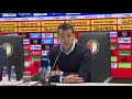 Van Bronckhorst: 'De manier waarop we goals tegen krijgen, is ondenkbaar op dit niveau'