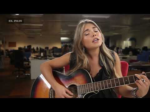 Meri Deal canta Hallelujah de Leonard Cohen en El País