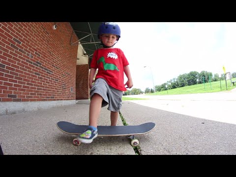 Dad Teaches His 3-Year-Old To Skateboard