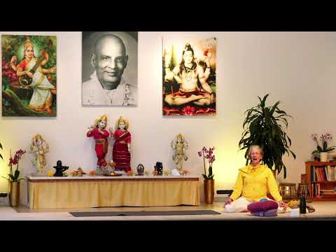 YOGA "Umkehrstellungen" mit Premala - Yoga Vidya Mittelstufe - Live 16:15 Uhr 18.10.2021