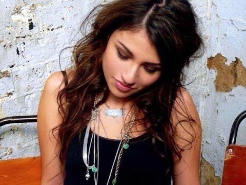 Gabriella Cilmi - Awkward Game