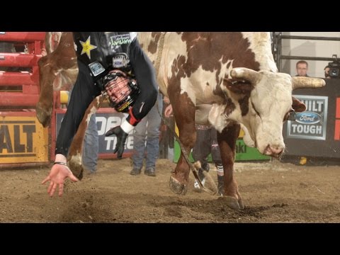 WRECK: Sean Willingham gets tossed by Cowboy Up (PBR)