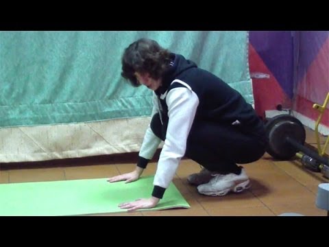 кувырок фото. гимнастические упражнения кувырок. боевая акробатика дети. кувырок вперед фото. кувырки.