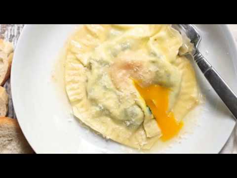 Ravioli Uovo e Tartufo (Egg Yolk Ravioli with Black Truffle)