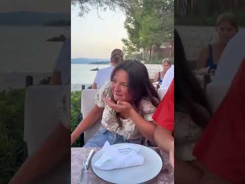 Woman Immediately Regrets Eating Oyster for the First Time - 1358130