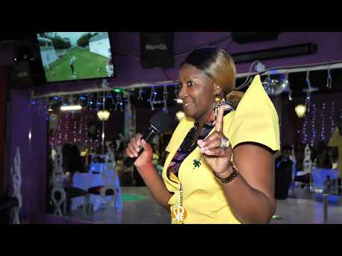 L'Azurenne NKS: Entrée triomphale lors de la montée des marches ce 19 mars 2022 à Nice