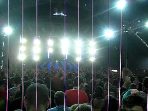 Afrojack with a stupid long buildup, but fun nonetheless @ UMF 13 03/26/11