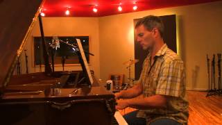 Thomas Newman: REAL GENIUS film theme piano solo performed by Mike Farrell