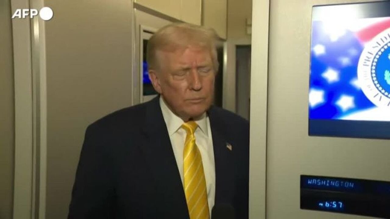 Trump: "Non so nulla delle email di Epstein"
