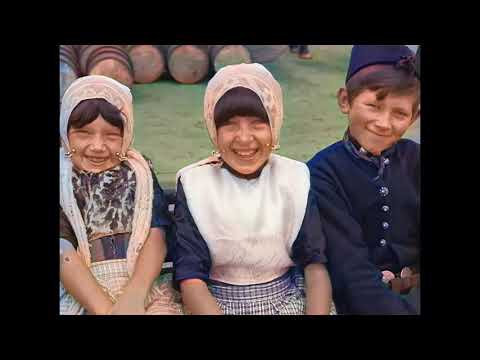 Schilderachtig Urk in 1920 en 1929 in kleur! The town of Urk in the 1920s in color! [AI enhanced]