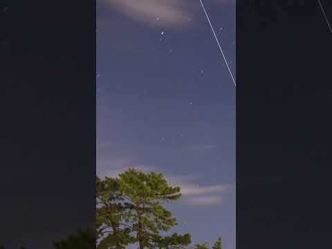太陽が隠れた物体になる: こんなに小さい ISS は見たことがありません