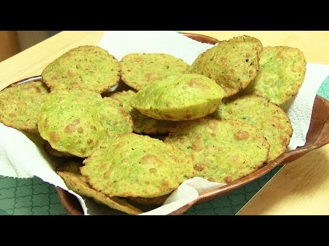 Tuvar ni Puri or Poori Video Recipe | Fried Pigeon Peas Bread Recipe