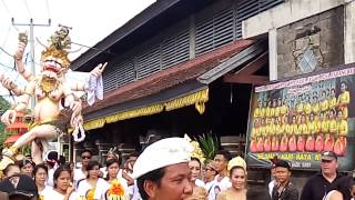 preview picture of video 'Pawai Ogoh - ogoh Desa Padangbai(20 Maret 2015)'