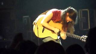 Rodrigo y Gabriela - Awesome Gabriela solo - 11:11 - Hammersmith Apollo, London, 23 Nov 2009