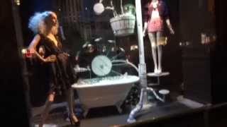 preview picture of video 'Живое интерактивное оформление витрин Saks на Fifth Avenue в New York'