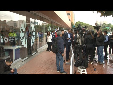 Images outside clinic where Colombian presidential hopeful hospitalized after shooting | AFP