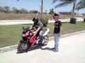 Aprendiendo a manejar moto en una Honda CBR ...