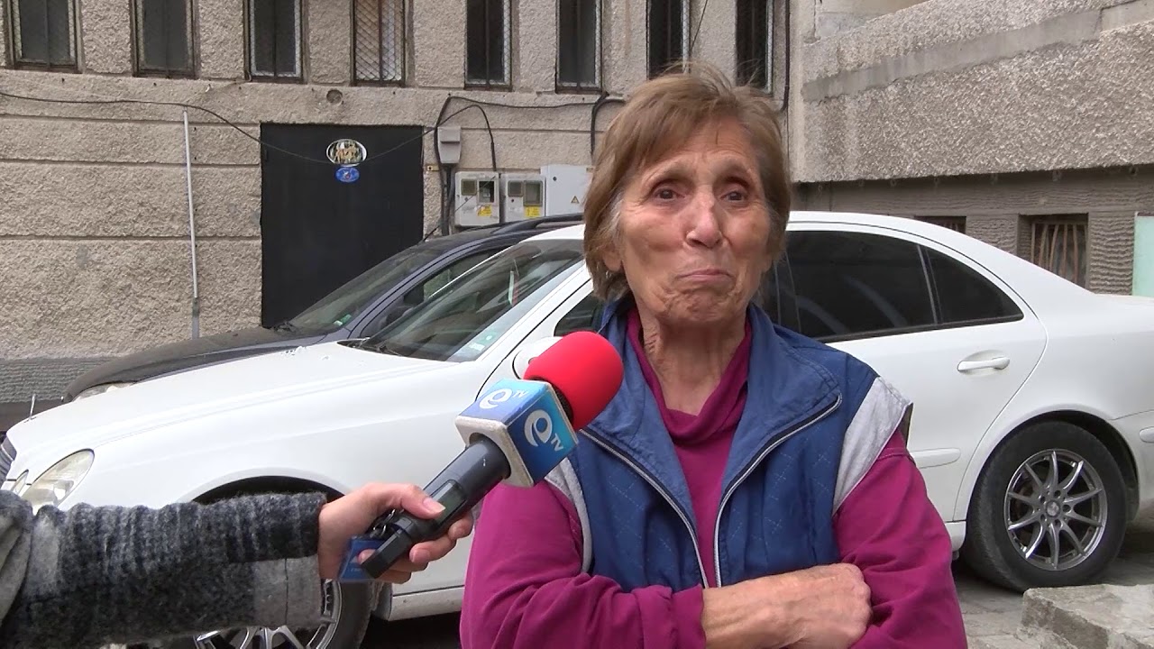 Пожар изпепели до основи лек автомобил в Хасково