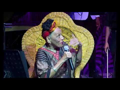 Tema: Quizás Quizás Quizás. Autores: Joe Davis y Osvaldo Farrés. Canta: Omara Portundo.