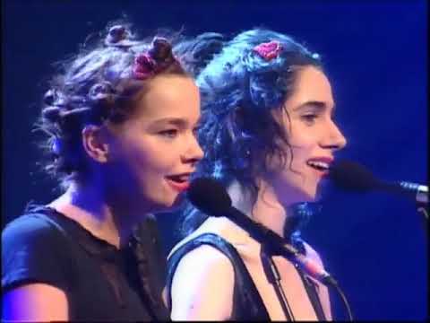 Björk : w/PJ Harvey - I Can't Get No Satisfaction 1994 BRIT Awards