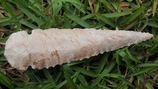 flintknapping a spearhead from a rock