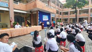 Awarded 20 scholarships (20 million VND) to poor students at Nguyen Thai Binh Secondary School, L...