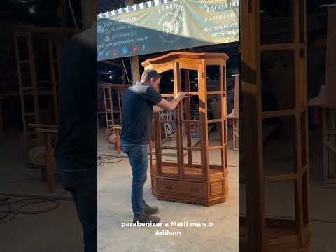 Renê apresentando a Cristaleira Sextavada!