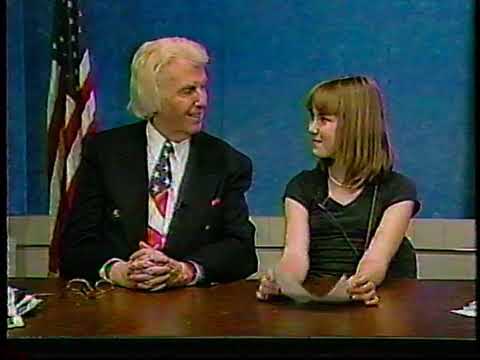 Wally and Holly George read email (2000)
