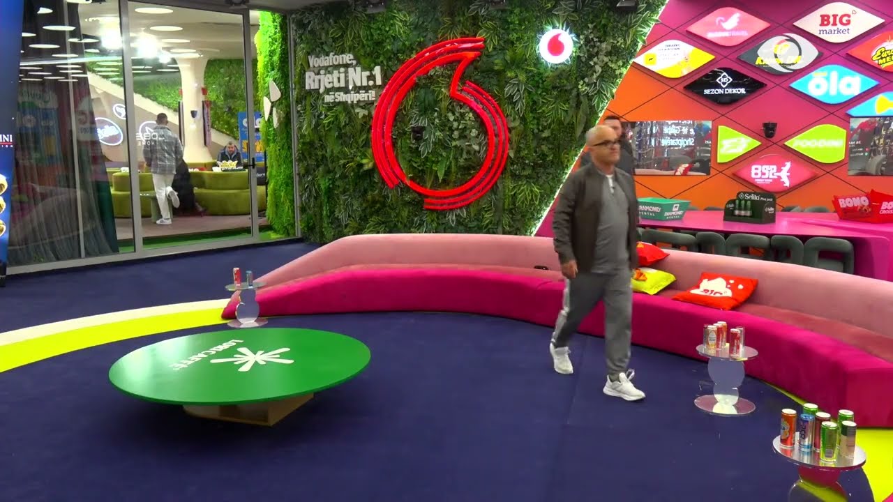 Nuk je askushi të më hedhësh farsoleta fytyrës/ Vijon debati Artan- Shëndrit: Je një idiot!