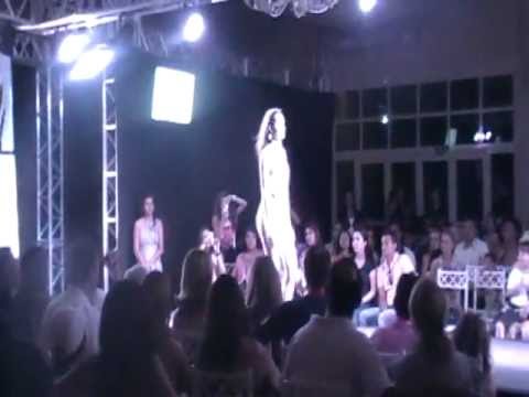 Desfile Station Models Vitória Pereira