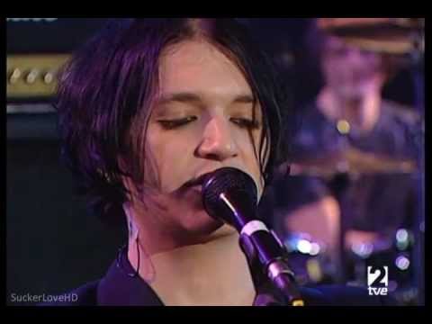 Placebo - Scared Of Girls + You Don't Care About Us [Radio3 Spanish TV 1998] HD