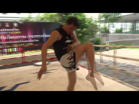 Dieselnoi Knee Technique - Slo-Mo - How to Pierce the Sky