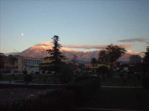 Më ke dalë moj në penxhere- popullore beratase