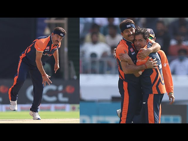 Manoj Tiwari picks crucial wickets of Chennai Rhinos | Bhojpuri Dabanggs | Cricket Highlights | CCL