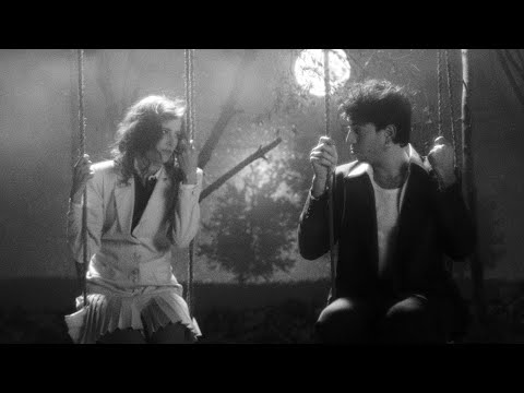 CHECHI DE MARCOS & CONOCIENDO RUSIA - Hasta Que Llegue El Verano (Video Oficial)