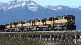 preview picture of video 'Heavy duty Alaska Railroad Coal train with 7 engines at Anchorage.'