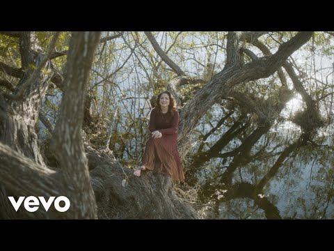 Gloria Estefan - Raíces (Official Video)