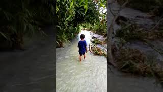 preview picture of video 'Menelusuri Sungai  & Main air di lereng pati ayam kudus jawa tengah'