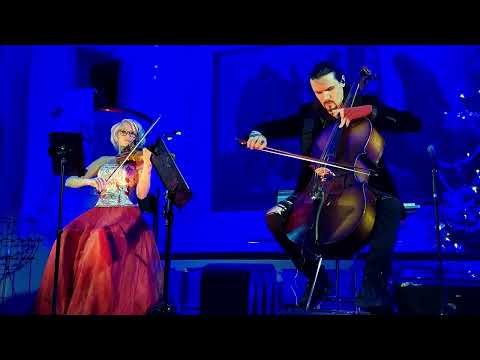 Linda Lampenius & Perttu Kivilaakso - O Holy Night