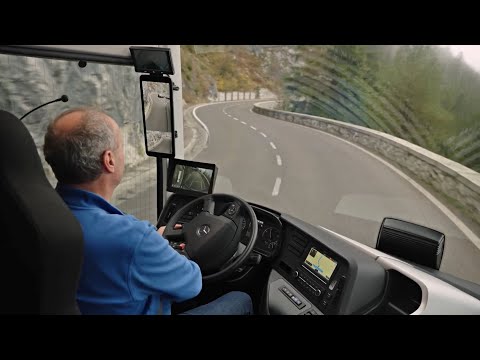 2025 Mercedes-Benz Tourismo - MirrorCam Comparison with Traditional Mirror