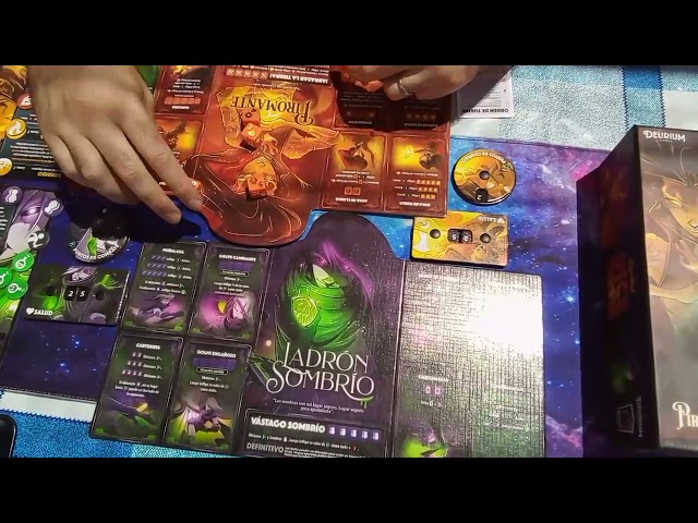 Vídeo relacionado con Lucky Duck Games Dice Throne Temporada 1 Piromancia VS Ladrón de Sombras