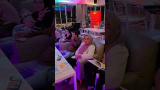 Download lagu Dinner Romantis di Atas Gedung Bersama Keluarga Tercinta! mp3 Download lagu Dinner Romantis di Atas Gedung Bersama Keluarga Tercinta! mp3