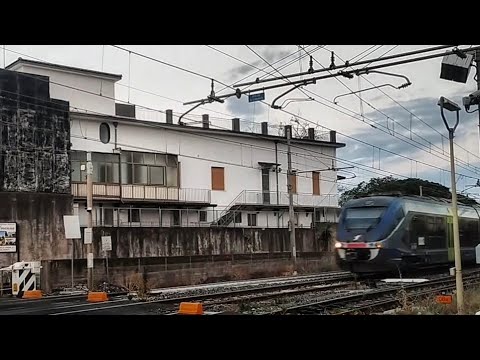 ETR400 nuova livrea + minuetto al passaggio a livello di Giarre-Riposto